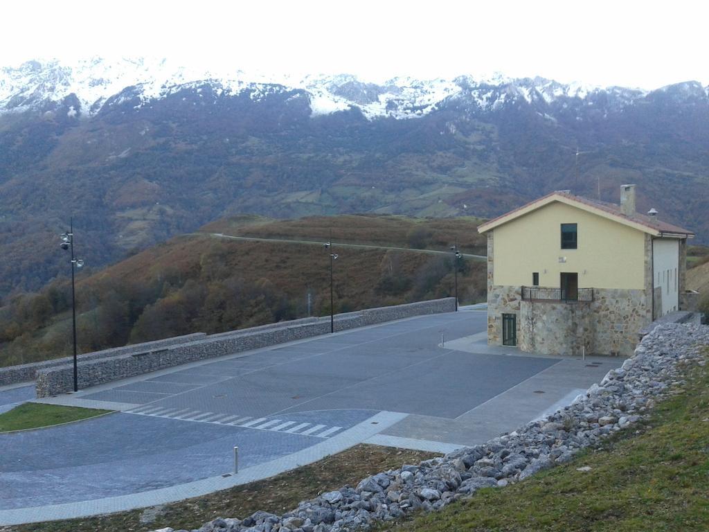 Auberge de jeunesse Mirador Del Angliru à Riosa Extérieur photo